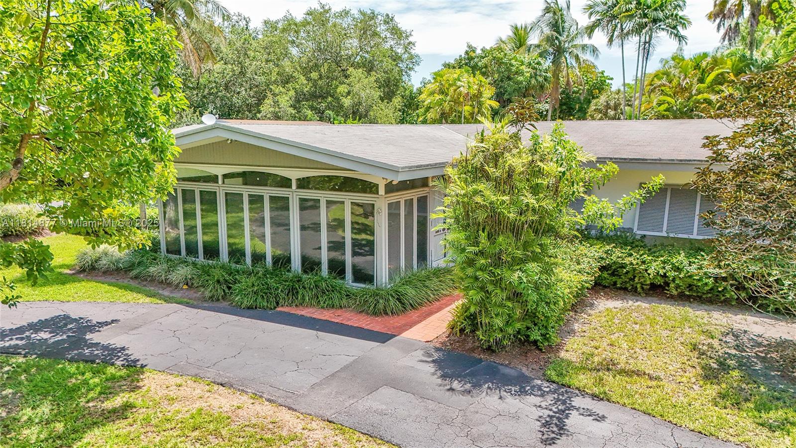 12101 Sw 68th Ct, Pinecrest, Miami-Dade County, Florida - 6 Bedrooms  
4 Bathrooms - 