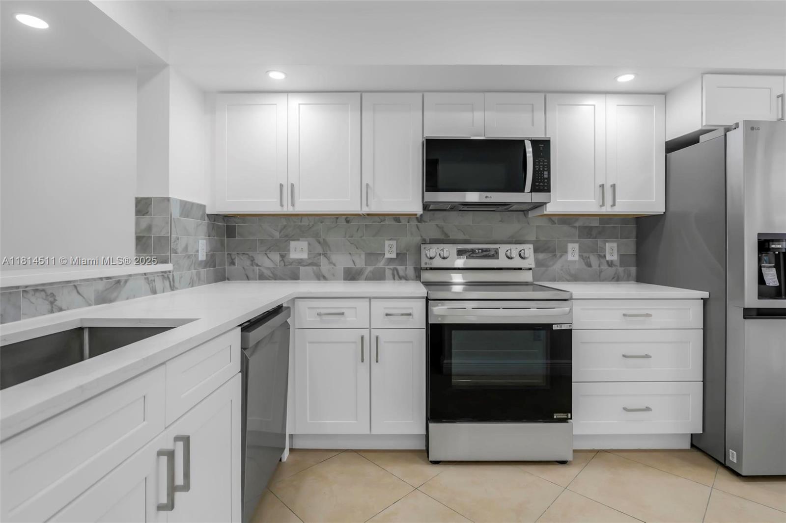 Rental Property at 2057 Champions Way 2057, North Lauderdale, Miami-Dade County, Florida - Bedrooms: 2 
Bathrooms: 3  - $2,300 MO.