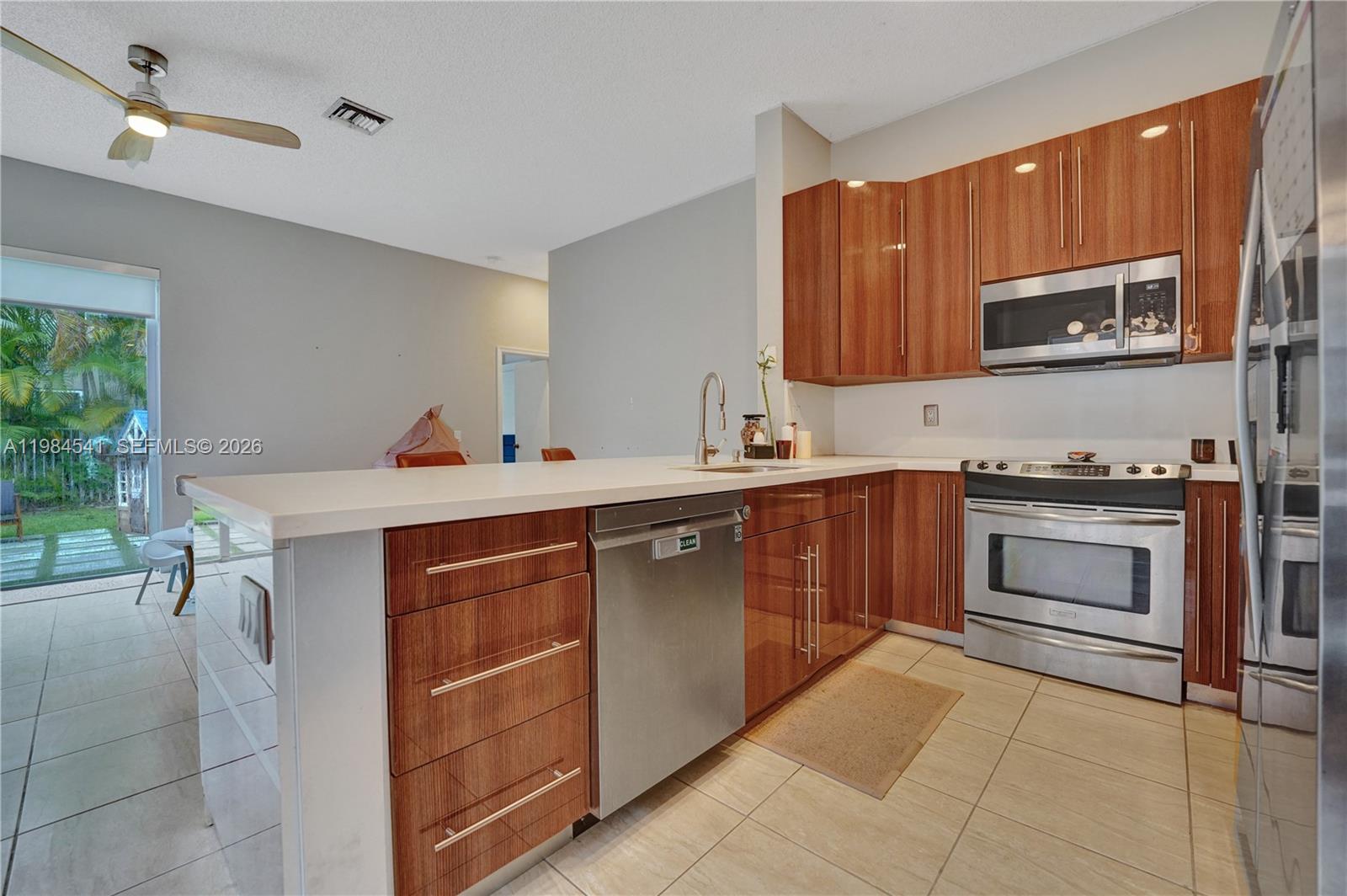 SECTOR 2-PARCELS 11 27 28 - Residential Lease