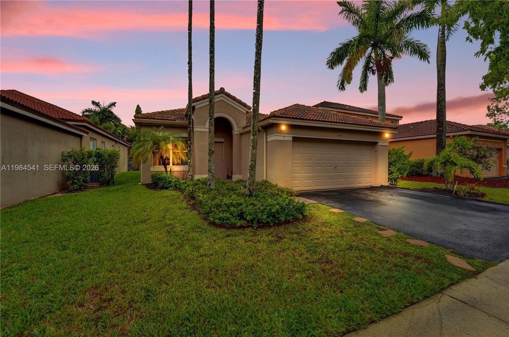 Photo of 930 W Bluewood Ter, Weston, FL 33327 (MLS # A11984541)