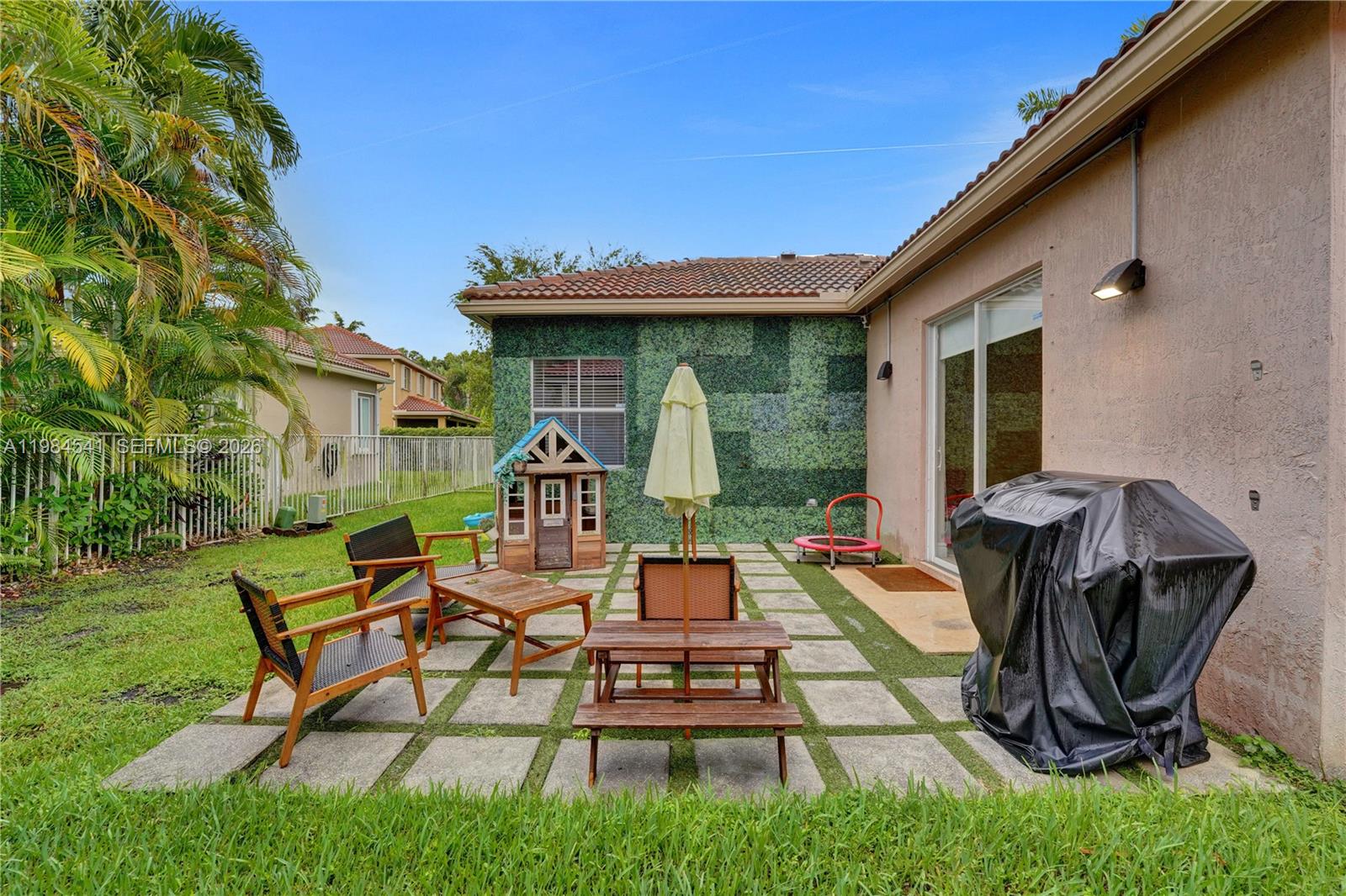 SECTOR 2-PARCELS 11 27 28 - Residential Lease