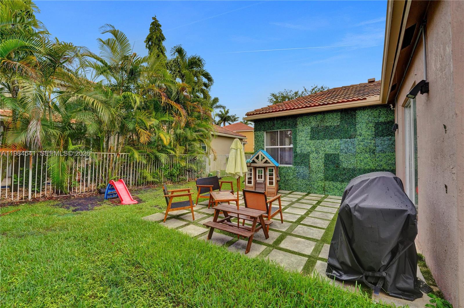 SECTOR 2-PARCELS 11 27 28 - Residential Lease