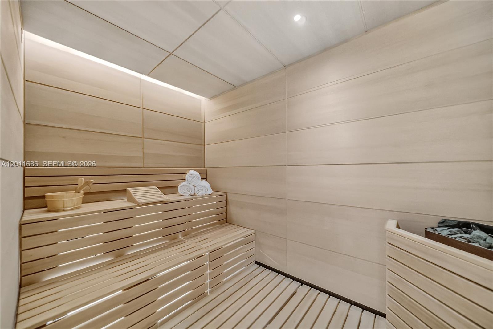 UNA RESIDENCES CONDO - Residential Lease