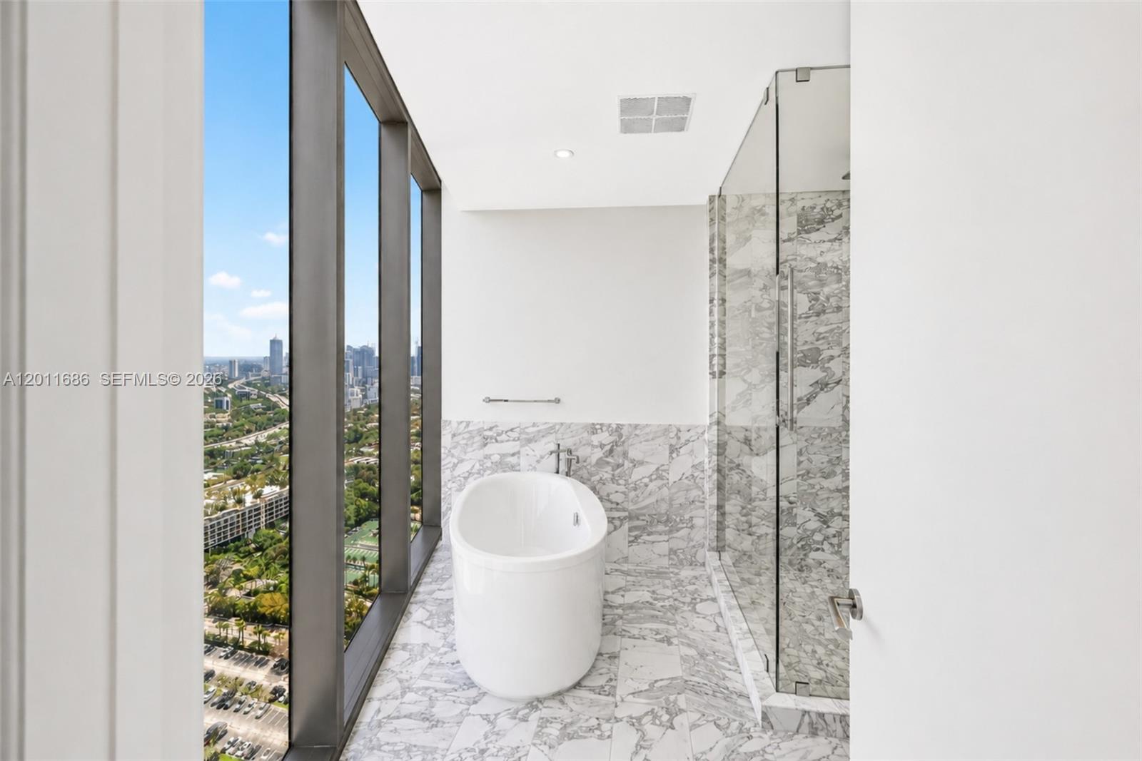 UNA RESIDENCES CONDO - Residential Lease