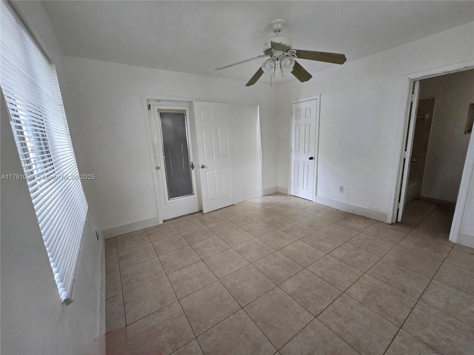 724 SW 7th Ter 1-2