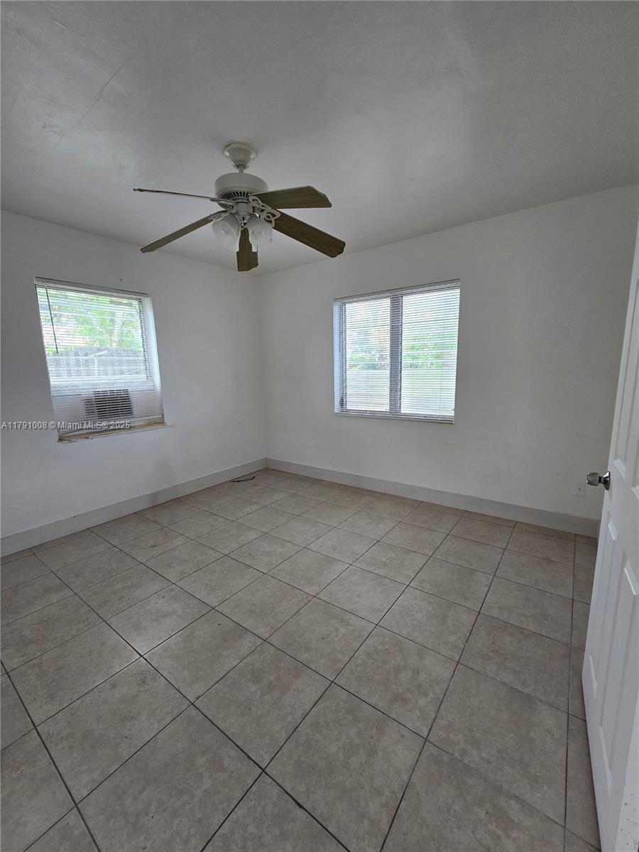 724 SW 7th Ter 1-2