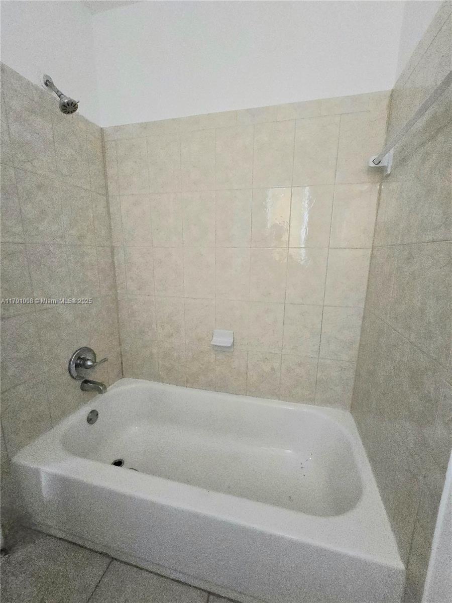 724 SW 7th Ter 1-2