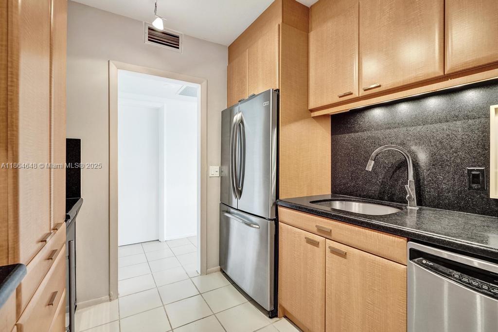 TWENTY TWO NINETY FIVE SO - Residential