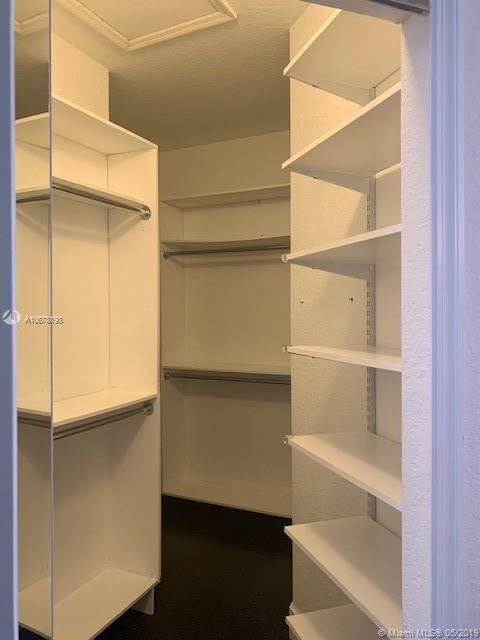 ISLANDS AT DORAL NORTHWES - Residential