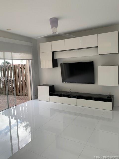 ISLANDS AT DORAL NORTHWES - Residential