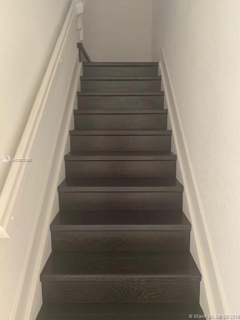 ISLANDS AT DORAL NORTHWES - Residential