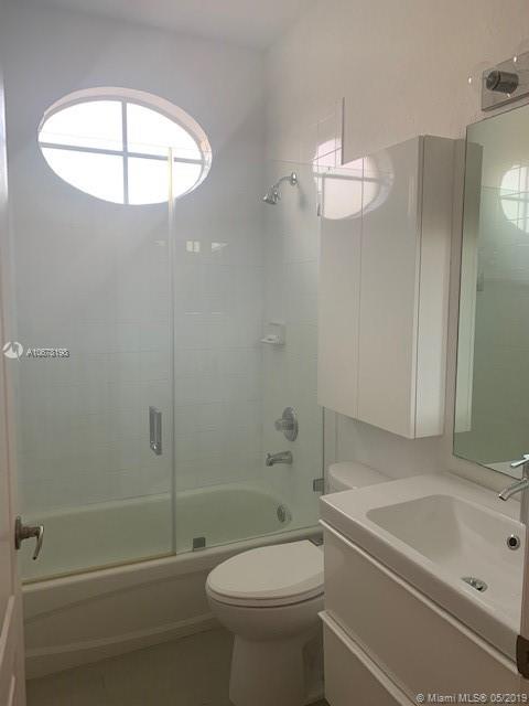 ISLANDS AT DORAL NORTHWES - Residential