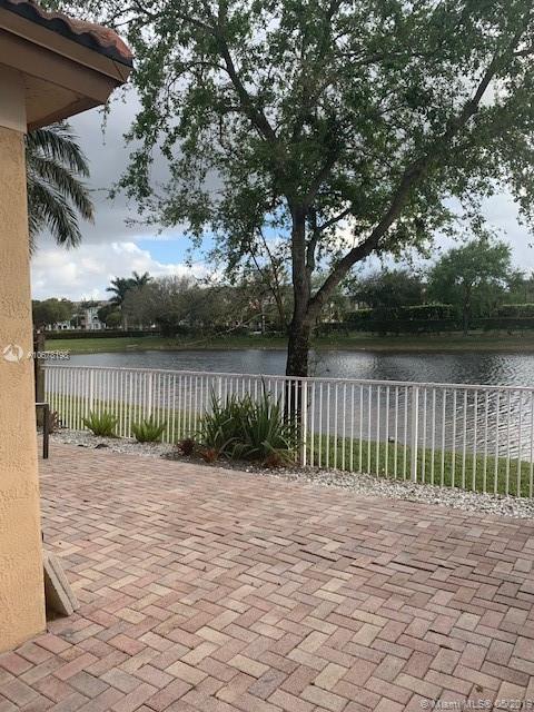 ISLANDS AT DORAL NORTHWES - Residential