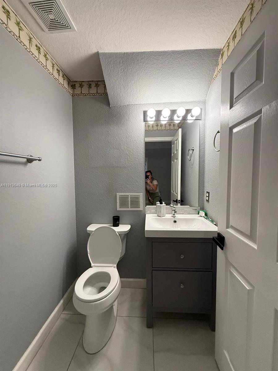 FERNANDOS PLACE - Residential Lease