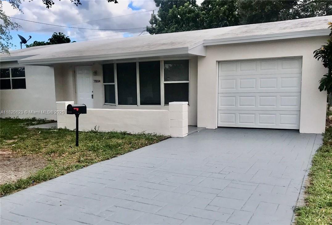 BEAUTIFUL 3/2 HOUSE WITH LARGE EXTRA ROOM THAT CAN BE USED AS A FAMILY ROOM, LIBRARY, HOME OFFICE, PLAYROOM OR ANYTHING ELSE! KITCHEN HAS WOOD CABINETS, GRANITE COUNTER TOPS AND STAINLESS STEEL APPLIANCES! FAST CLOSING, NO HOA APPROVAL REQUIRED!