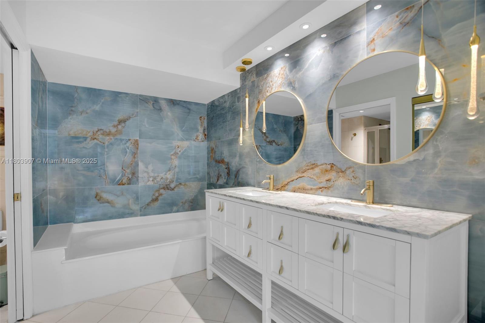 MYSTIC POINTE TOWER 500 C - Residential