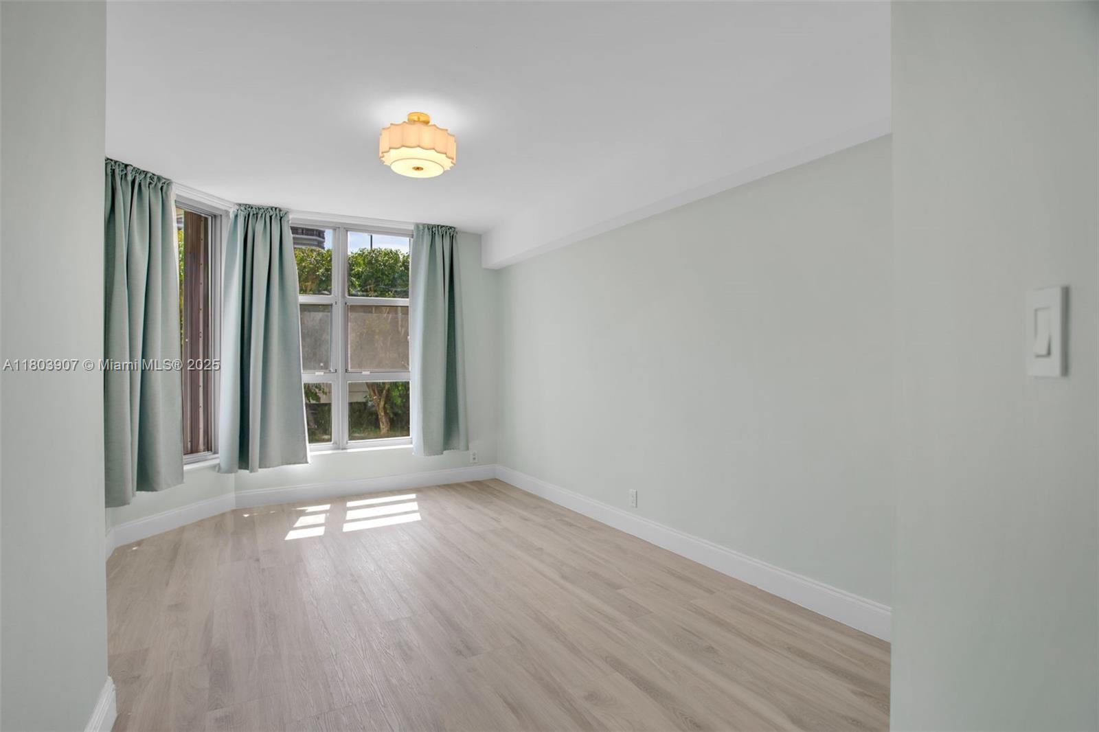 MYSTIC POINTE TOWER 500 C - Residential