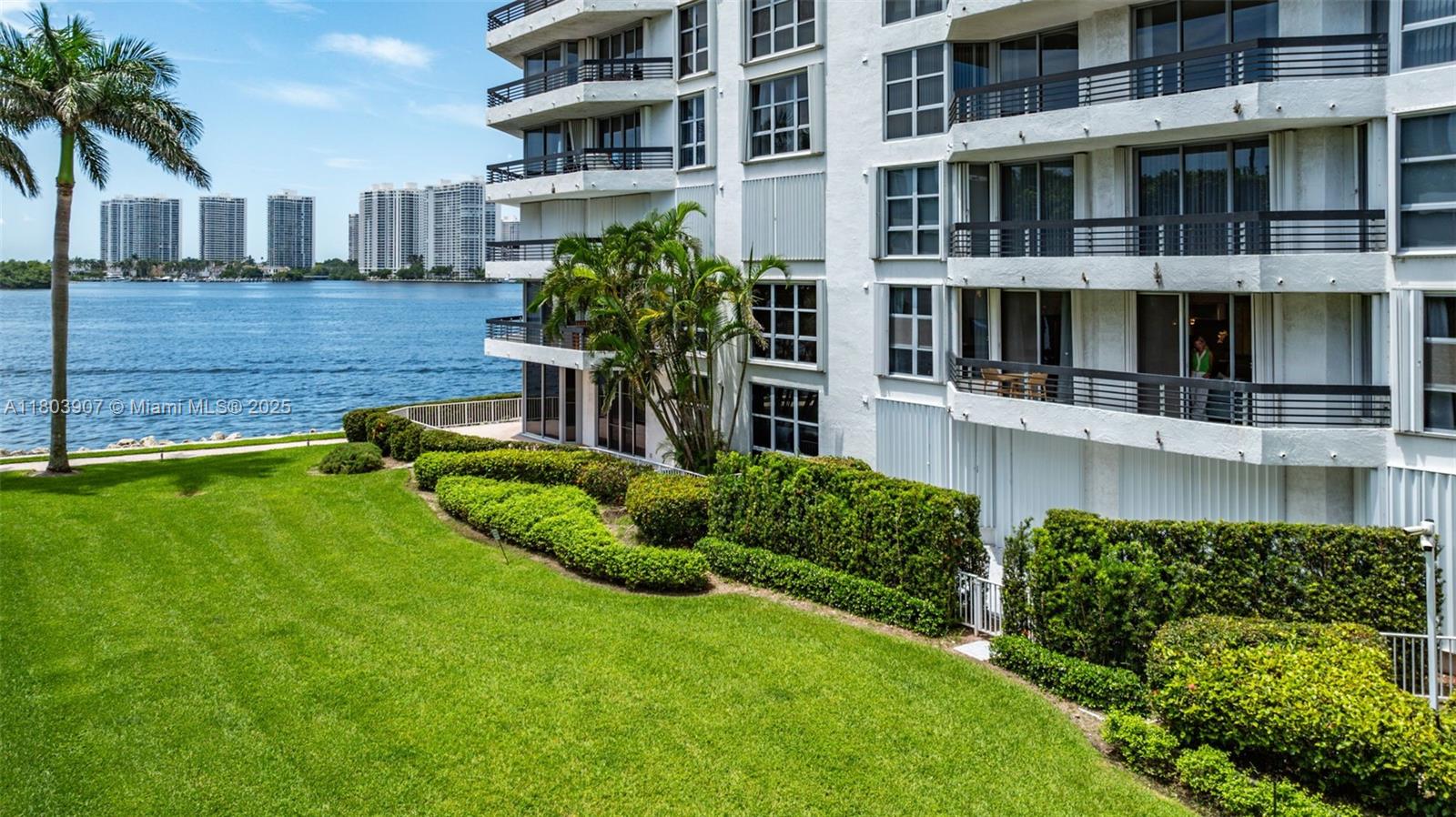 MYSTIC POINTE TOWER 500 C - Residential