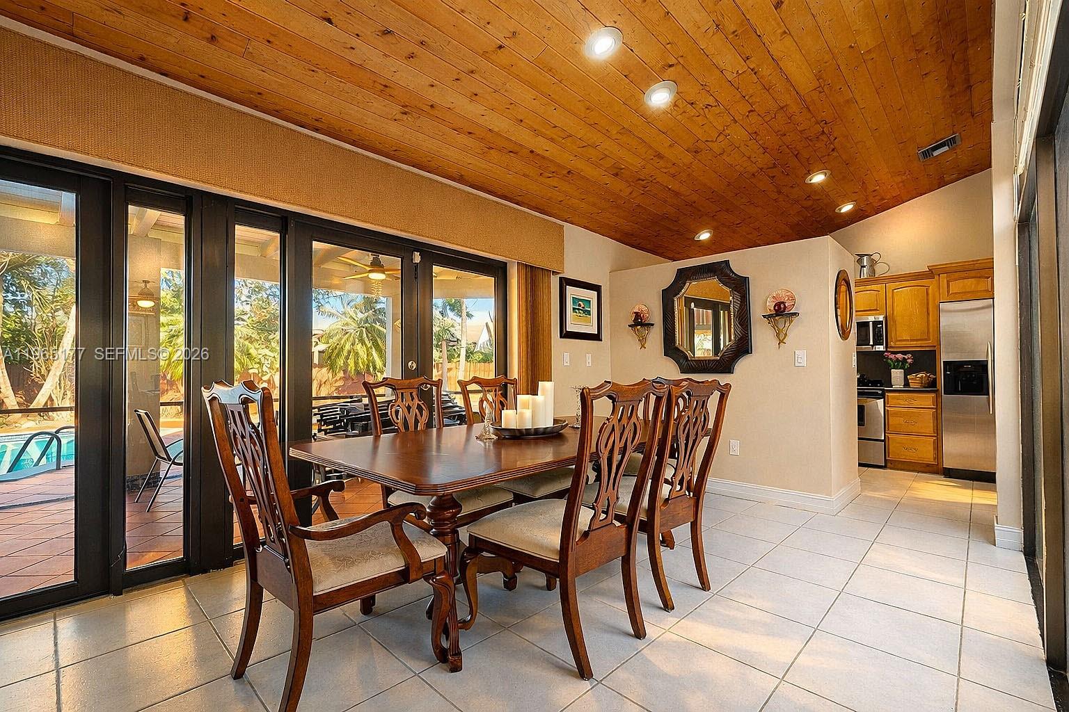 KENDALE COUNTRY CLUB ESTS - Residential