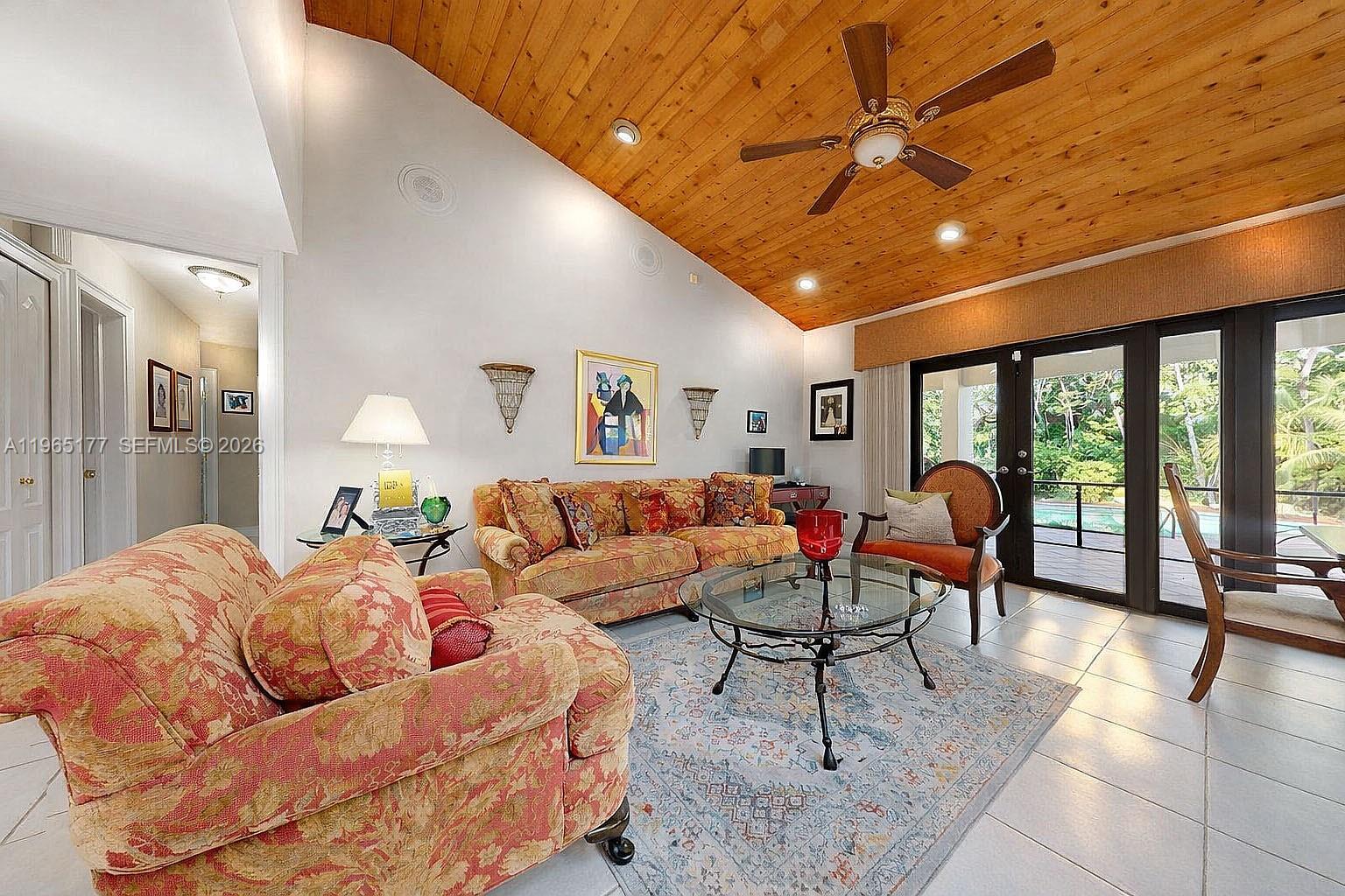 KENDALE COUNTRY CLUB ESTS - Residential