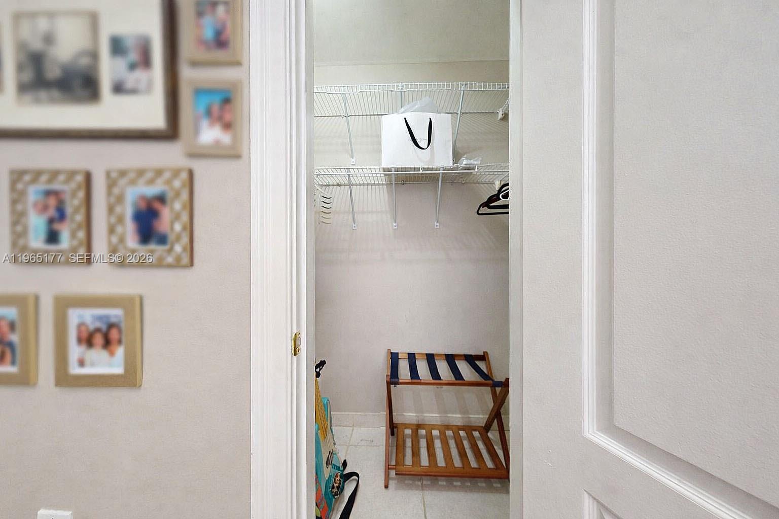 KENDALE COUNTRY CLUB ESTS - Residential