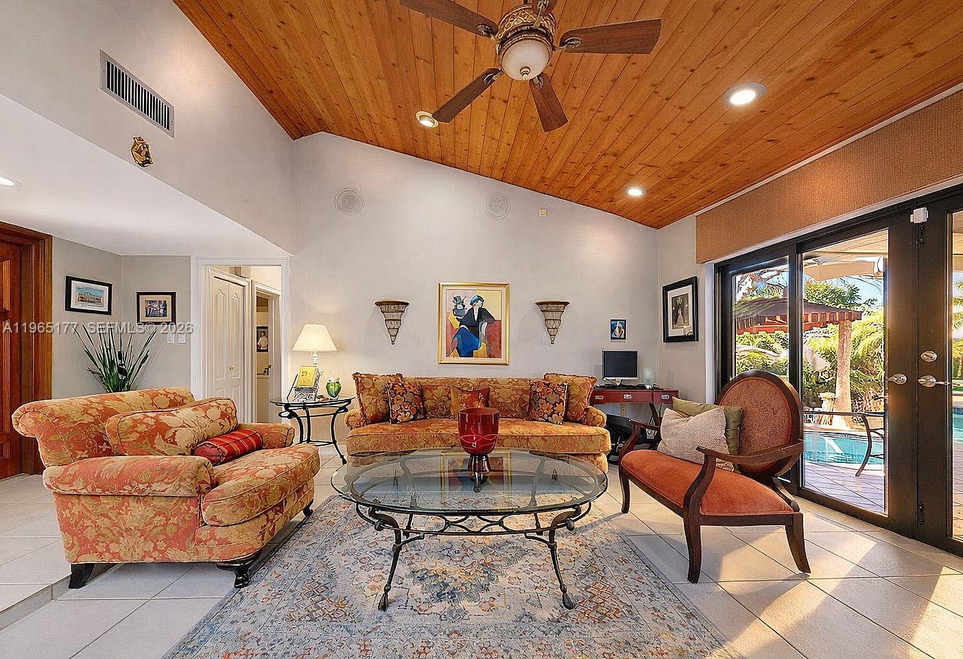 KENDALE COUNTRY CLUB ESTS - Residential