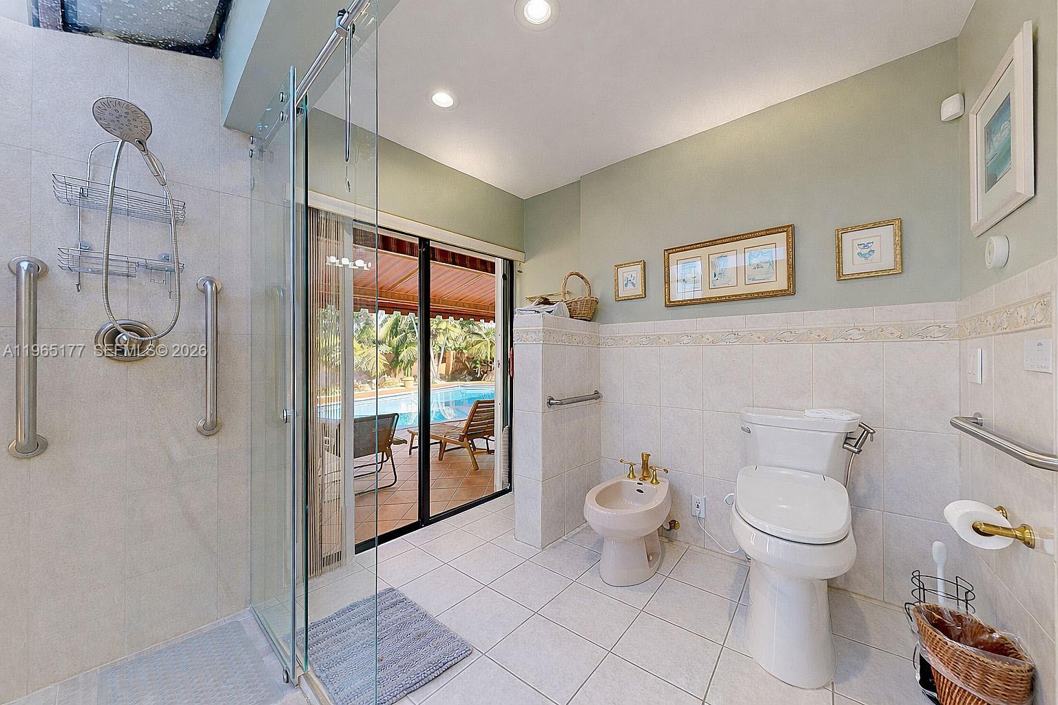 KENDALE COUNTRY CLUB ESTS - Residential