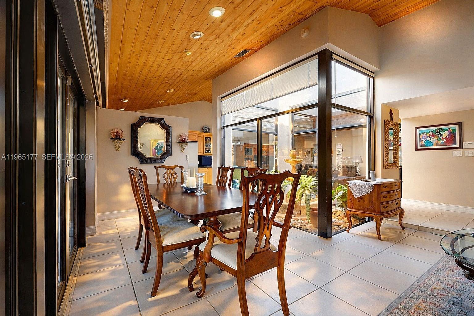 KENDALE COUNTRY CLUB ESTS - Residential