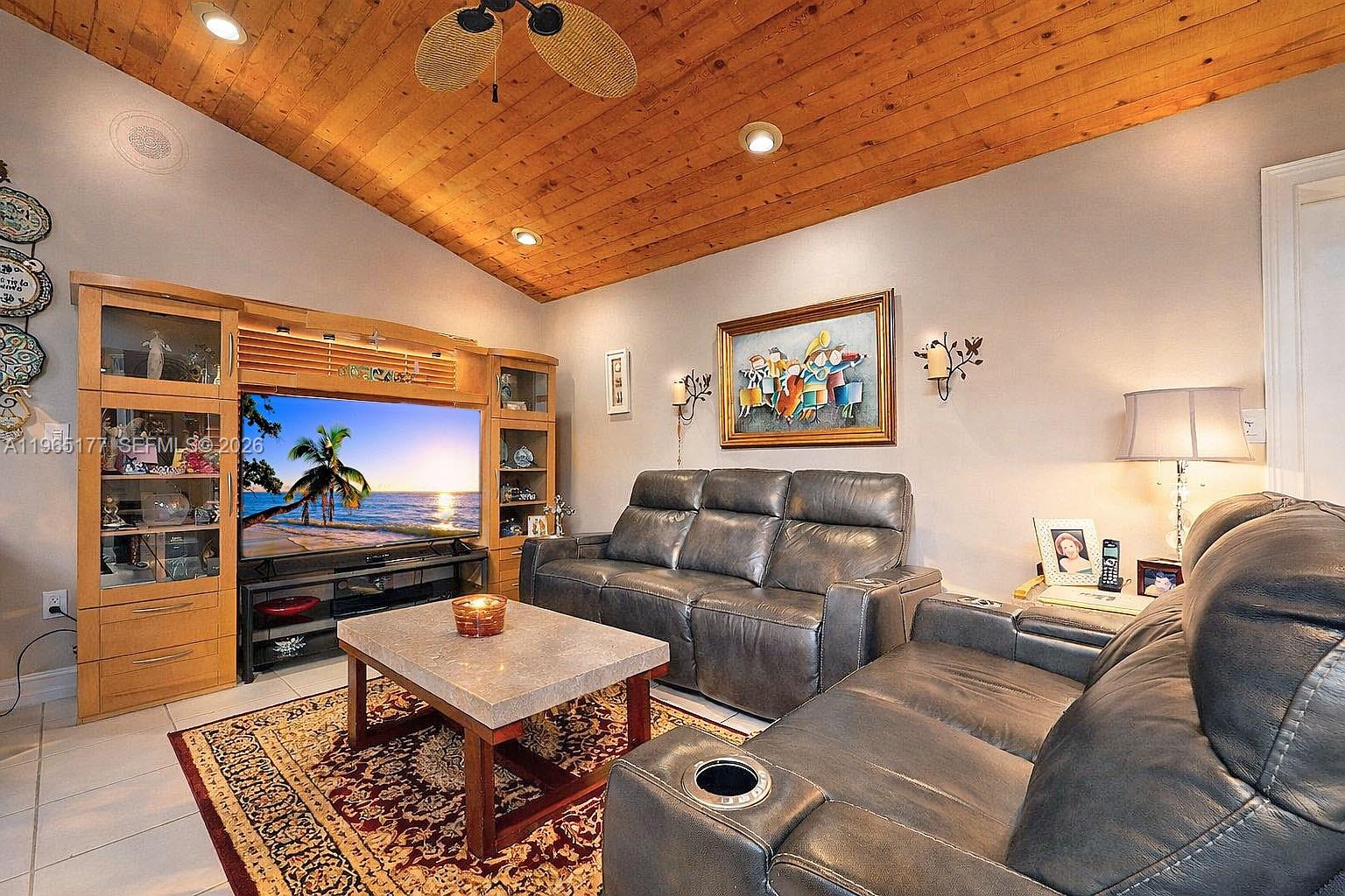 KENDALE COUNTRY CLUB ESTS - Residential