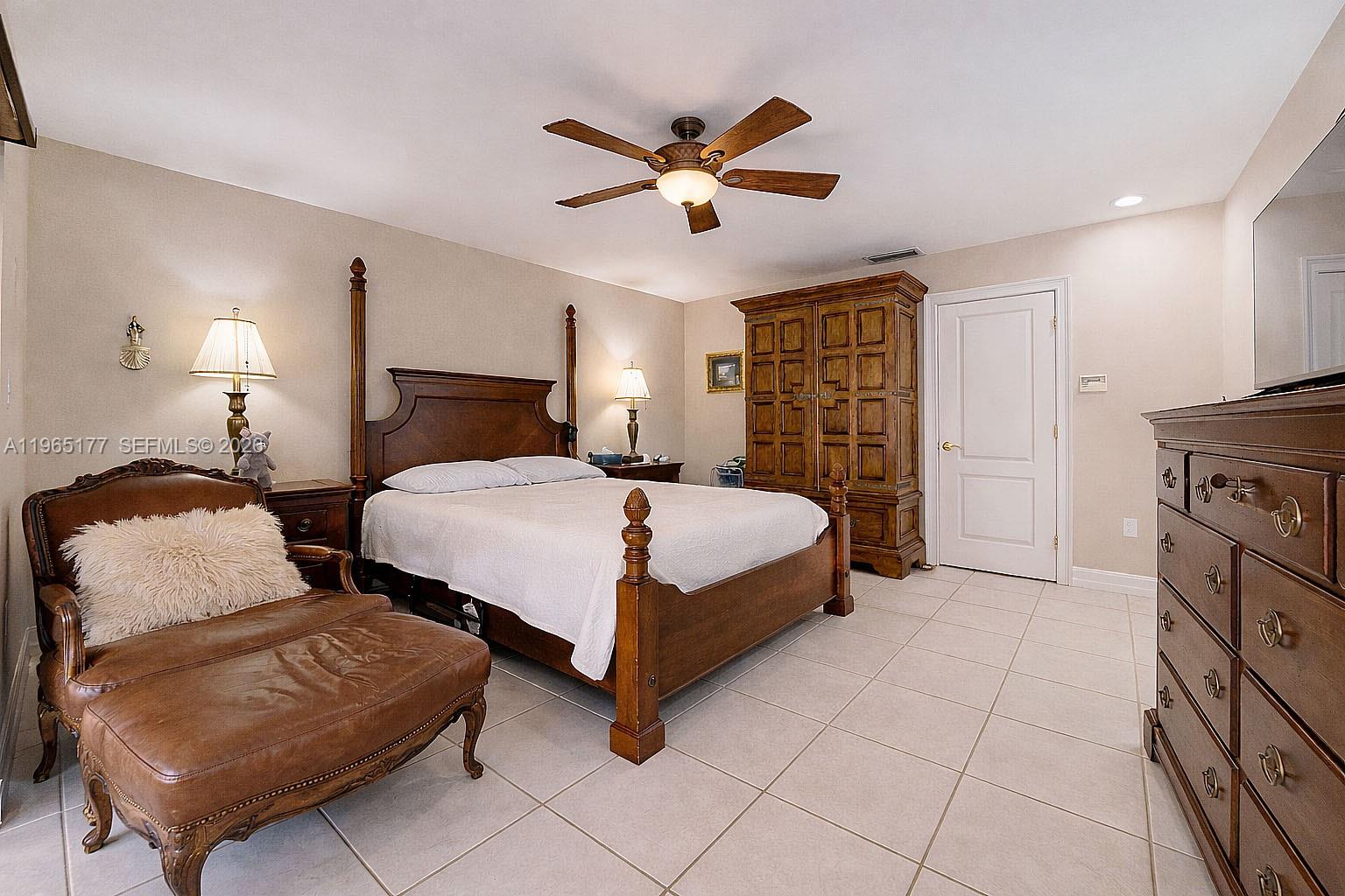 KENDALE COUNTRY CLUB ESTS - Residential