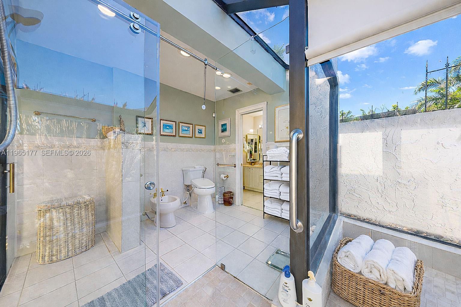 KENDALE COUNTRY CLUB ESTS - Residential