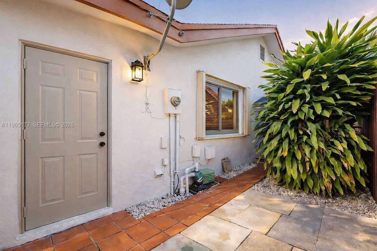 KENDALE COUNTRY CLUB ESTS - Residential