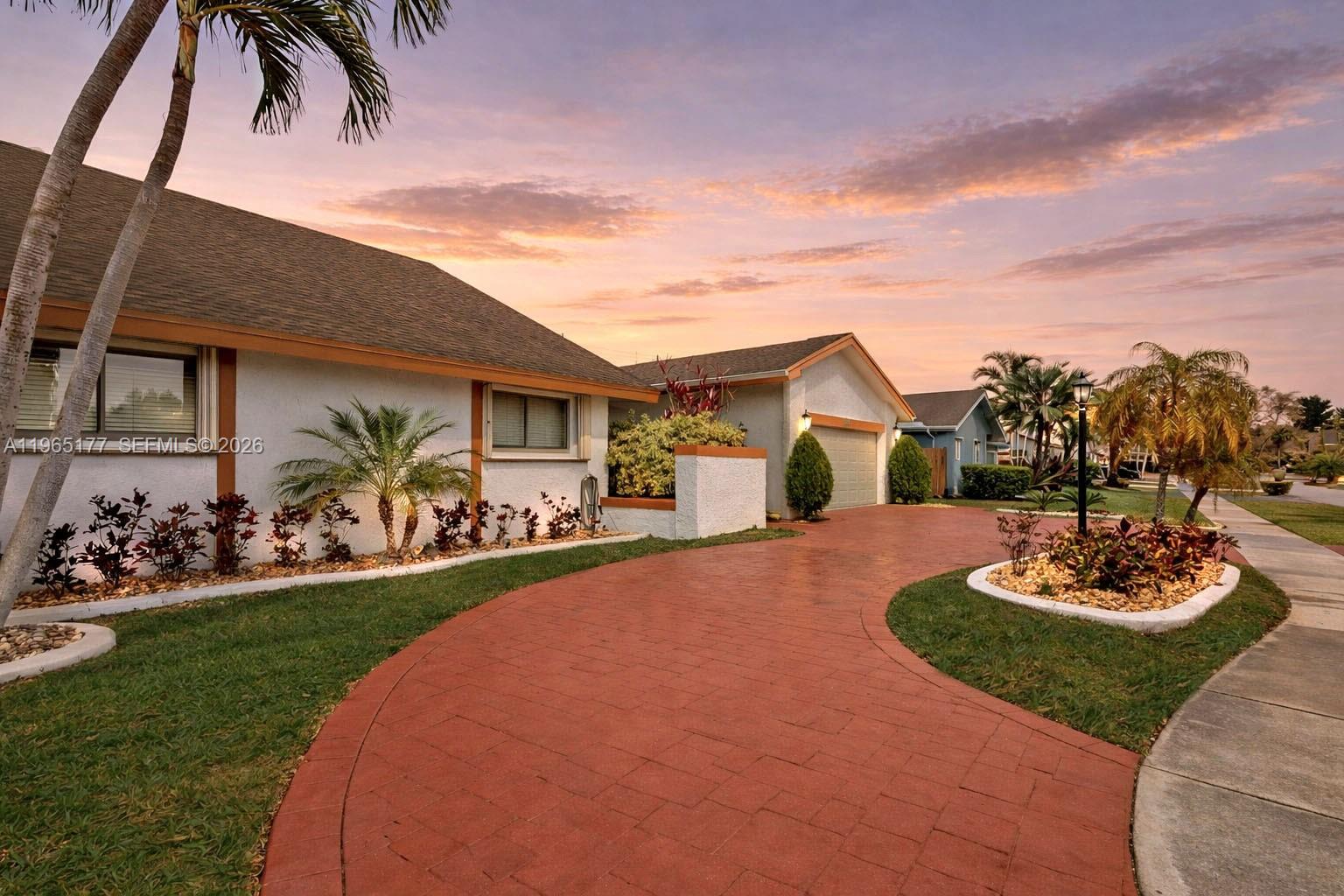 KENDALE COUNTRY CLUB ESTS - Residential