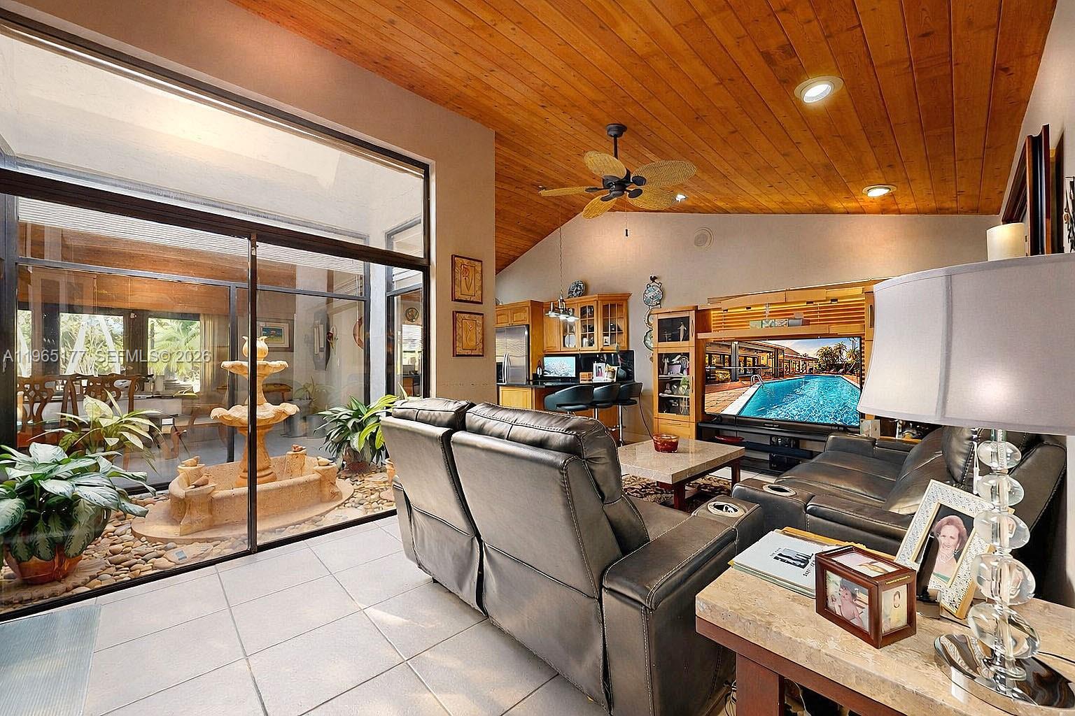 KENDALE COUNTRY CLUB ESTS - Residential