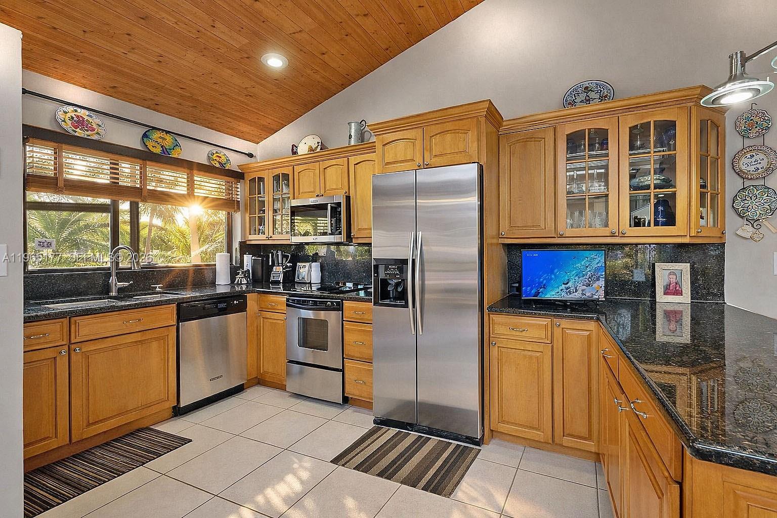 KENDALE COUNTRY CLUB ESTS - Residential