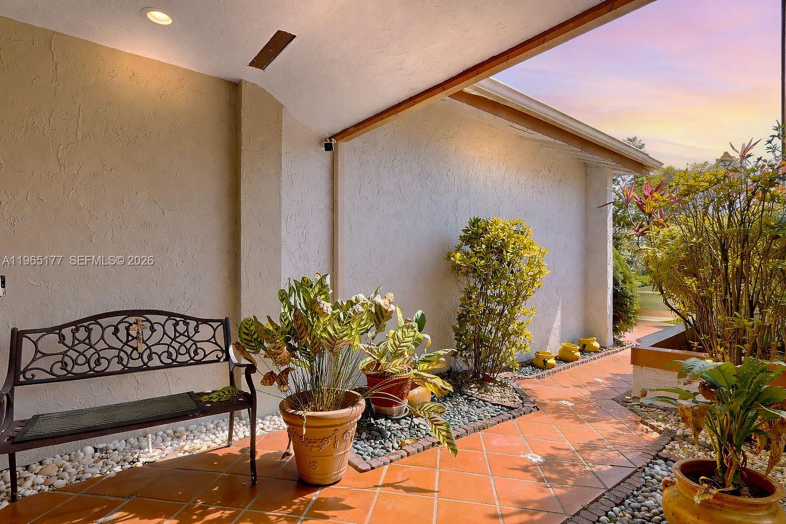 KENDALE COUNTRY CLUB ESTS - Residential