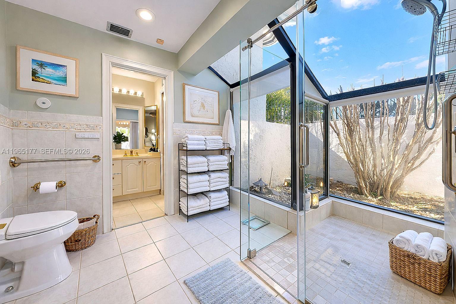 KENDALE COUNTRY CLUB ESTS - Residential