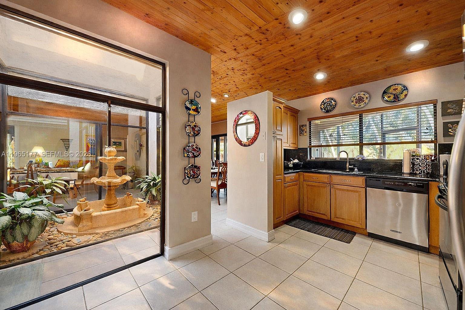 KENDALE COUNTRY CLUB ESTS - Residential