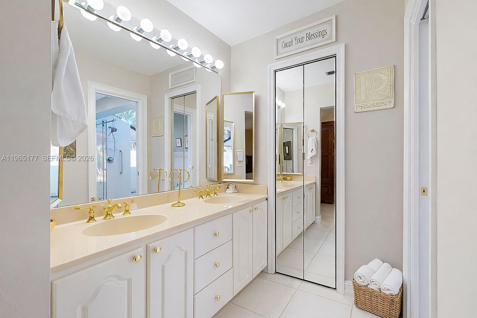 KENDALE COUNTRY CLUB ESTS - Residential