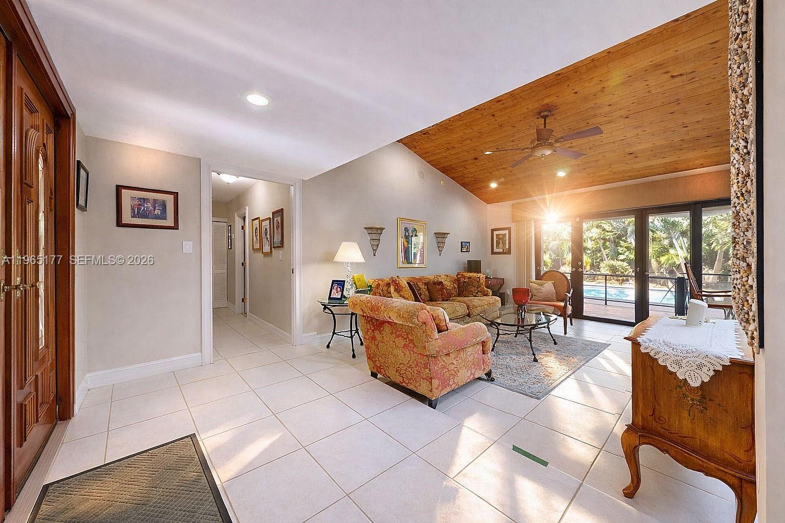 KENDALE COUNTRY CLUB ESTS - Residential