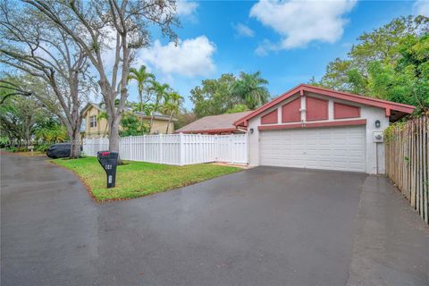 66 Forest Cir Cooper City FL 33026