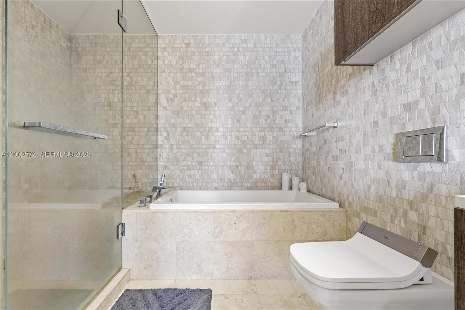 REACH CONDO - Residential