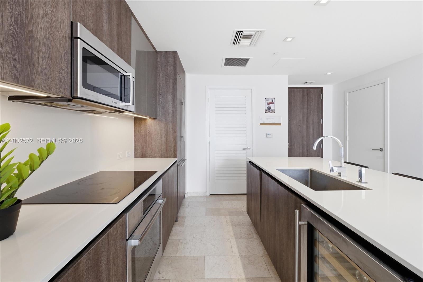 REACH CONDO - Residential