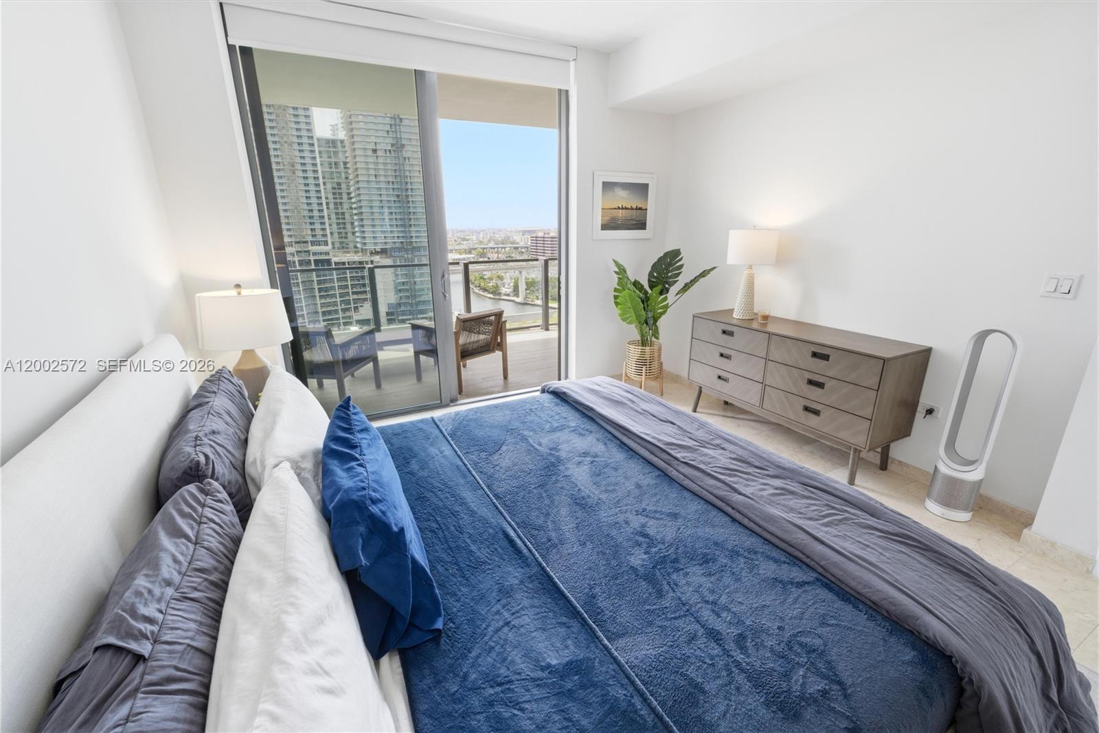 REACH CONDO - Residential