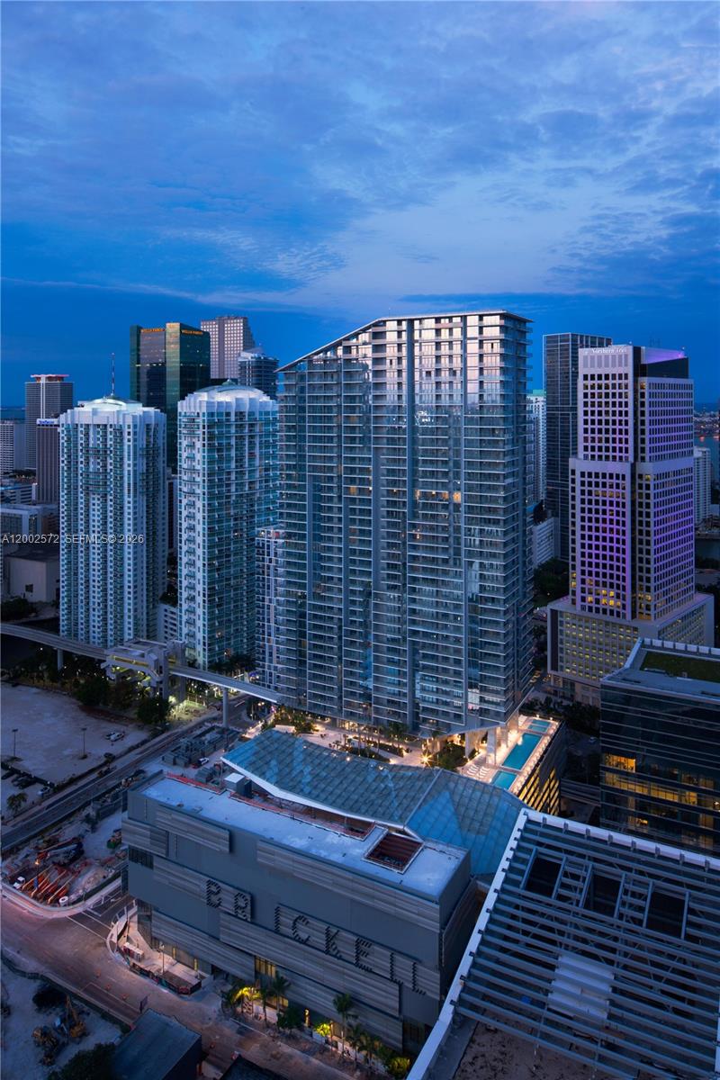 REACH CONDO - Residential