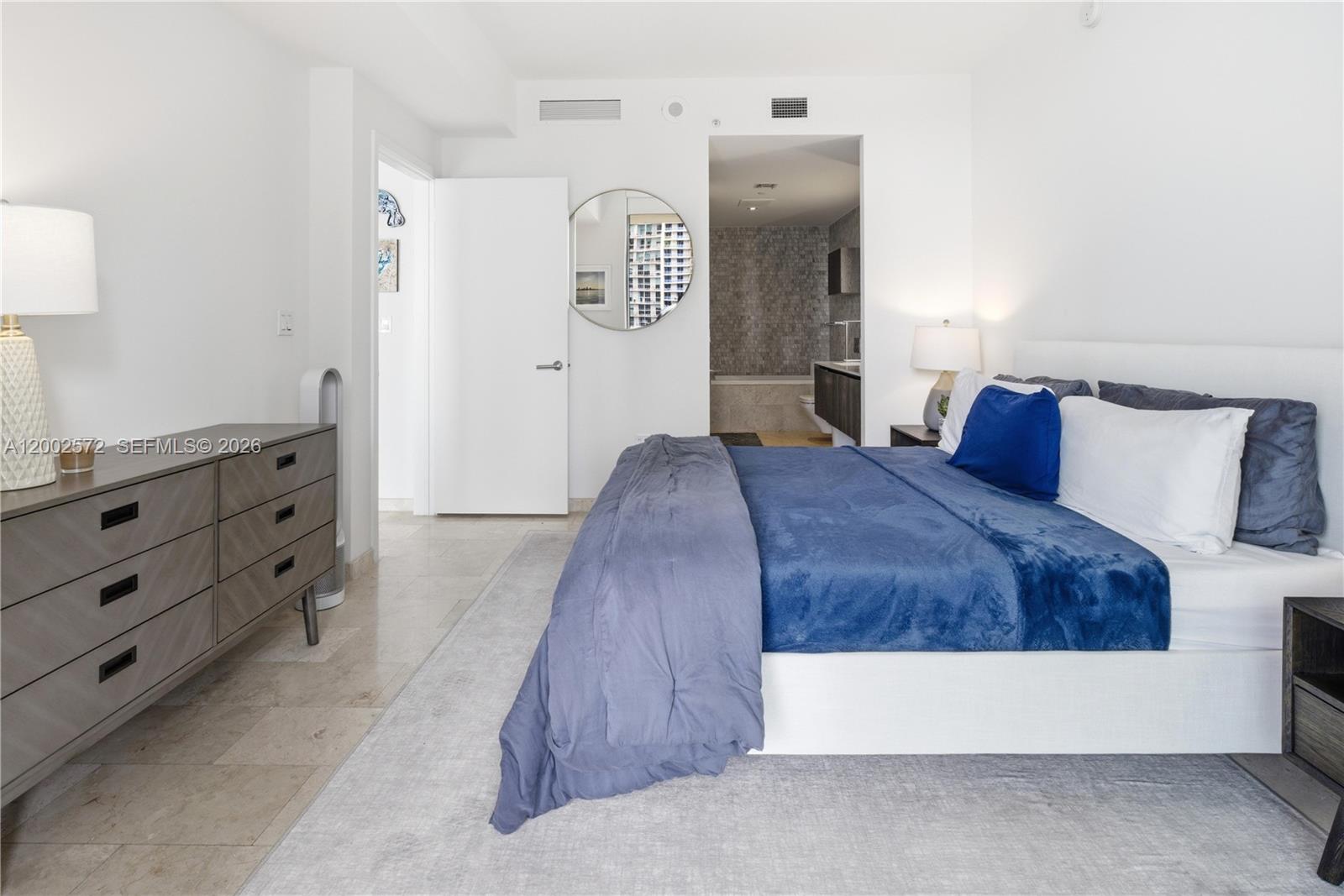 REACH CONDO - Residential