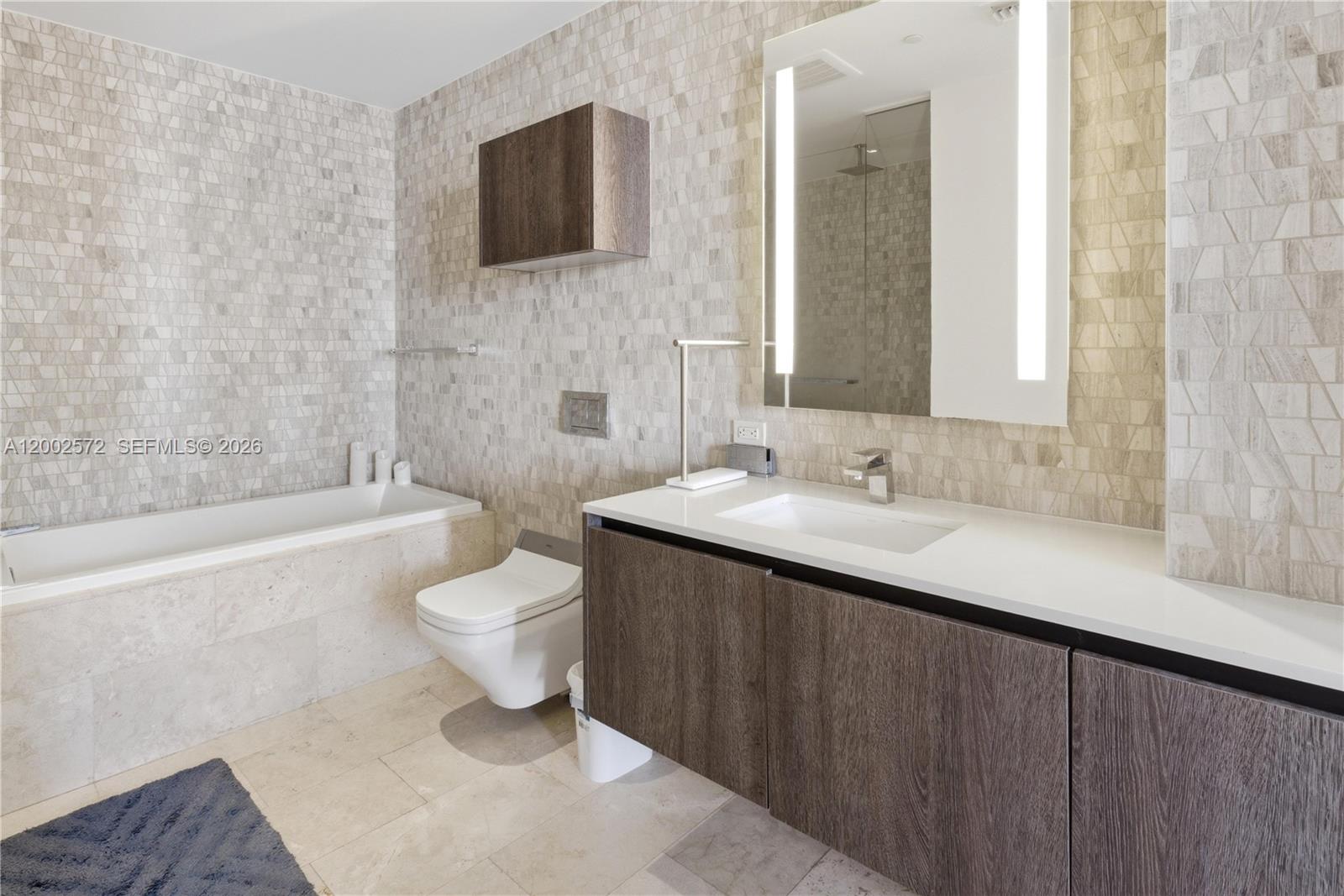 REACH CONDO - Residential