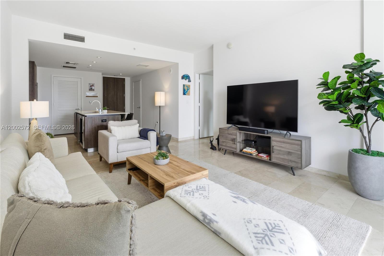 REACH CONDO - Residential