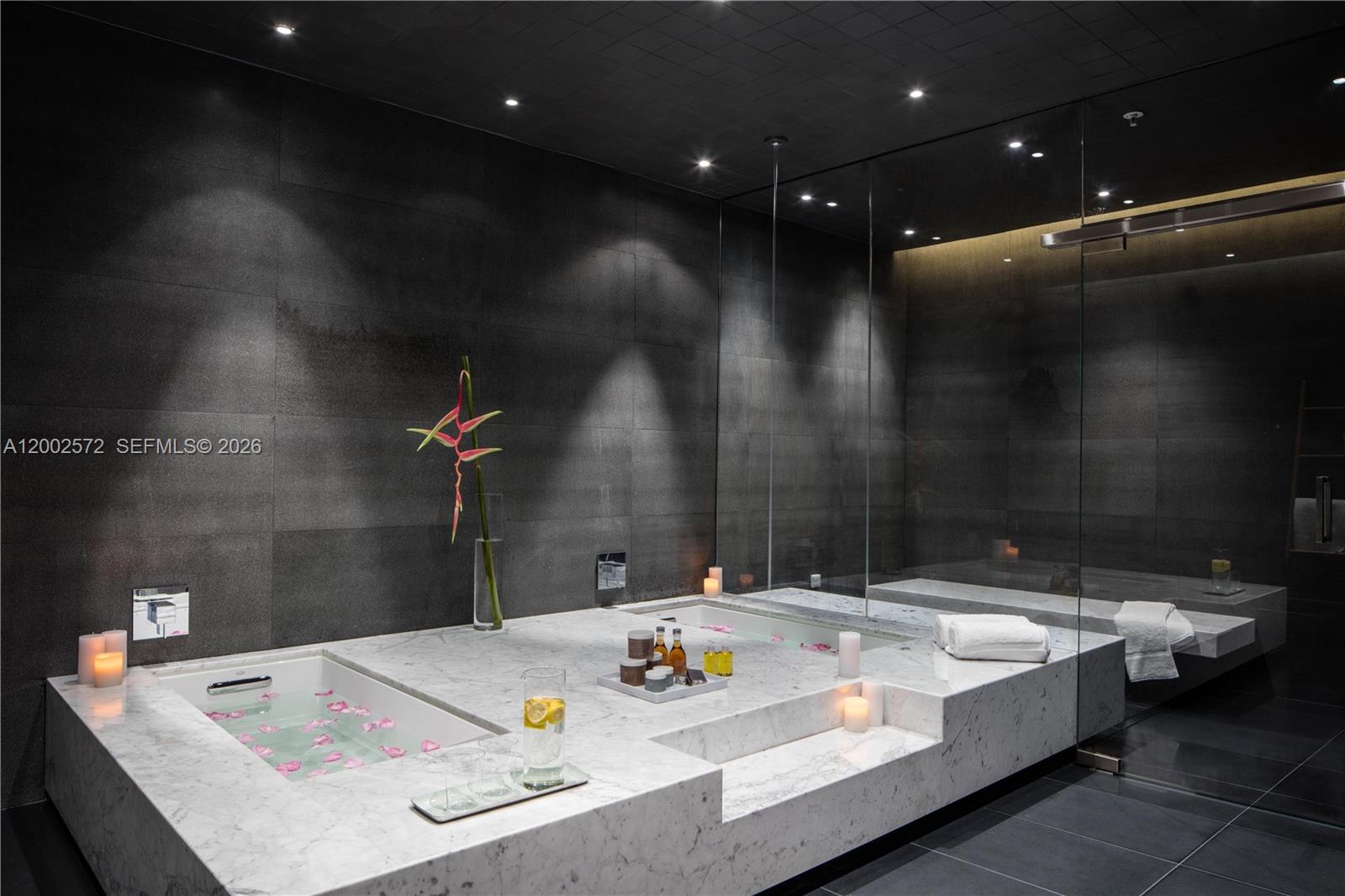 REACH CONDO - Residential