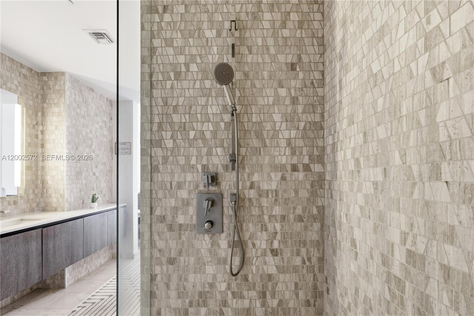 REACH CONDO - Residential